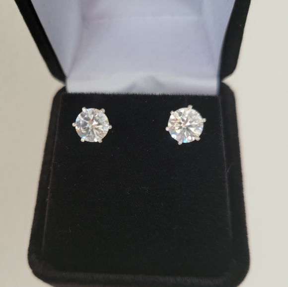 New 2ct Beautiful Moissanite Diamonds Stud Earrings - Picture 8 of 12